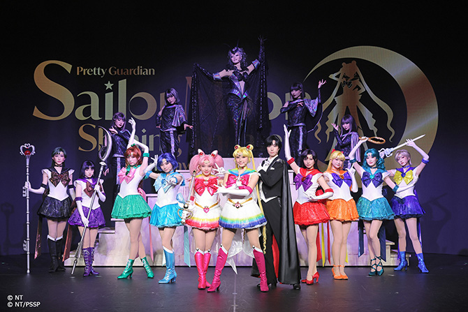 zdjęcie grupowe obsady